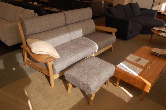 木製ハイバックソファー