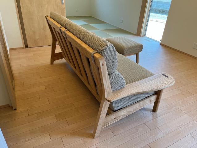 木製ハイバックソファー